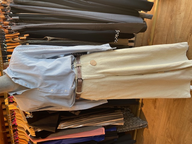 Vêtements féminins de seconde main premium